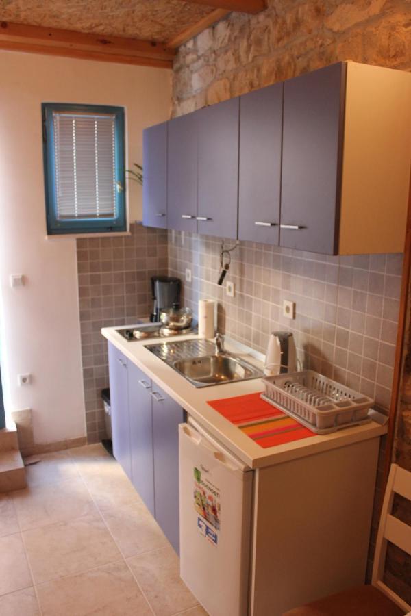 Lira - Studio Apartment Трогір Екстер'єр фото